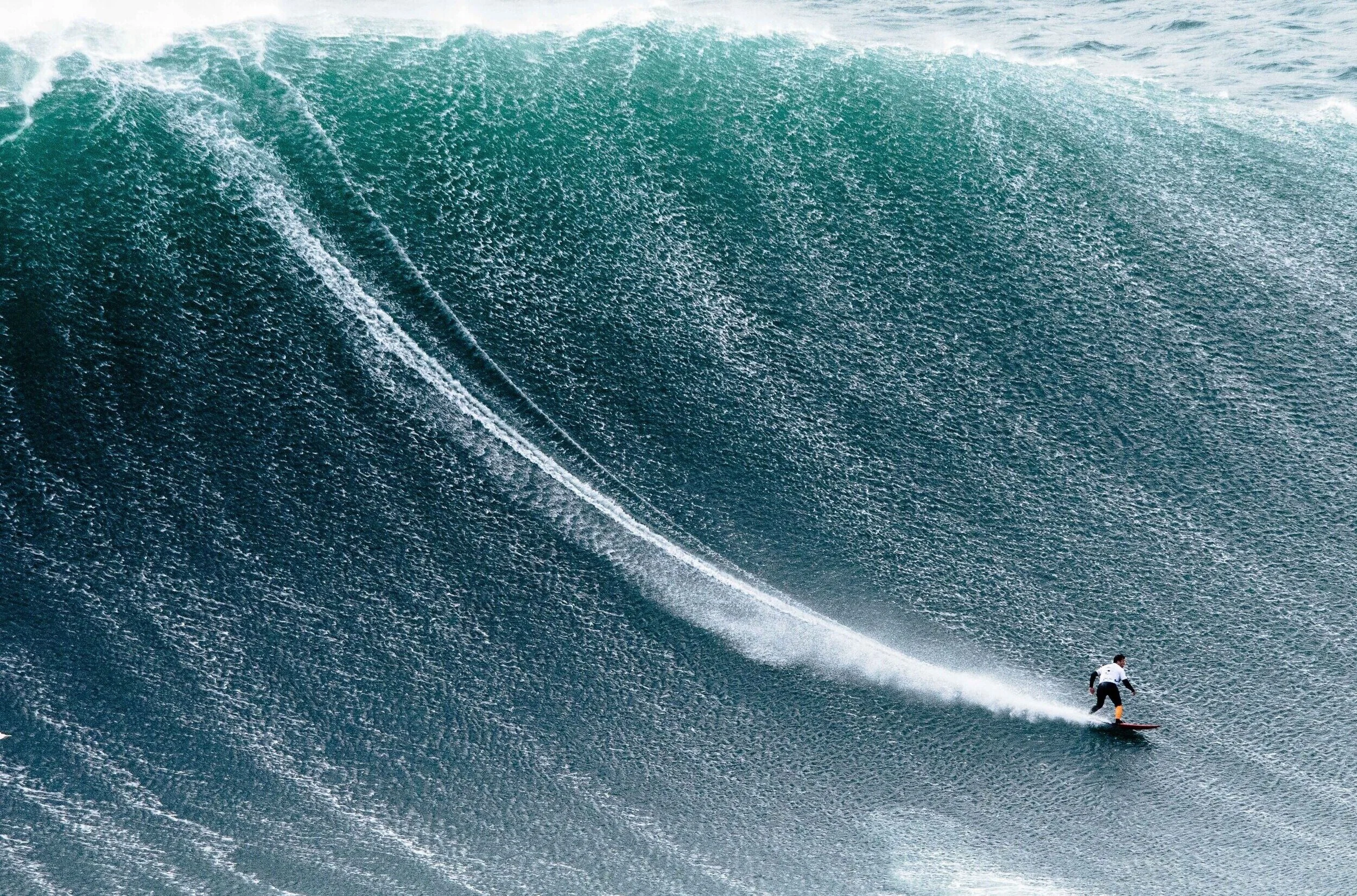  Ian Cosenza - Gigantes de Nazare big wave surfing challenge 2020. 