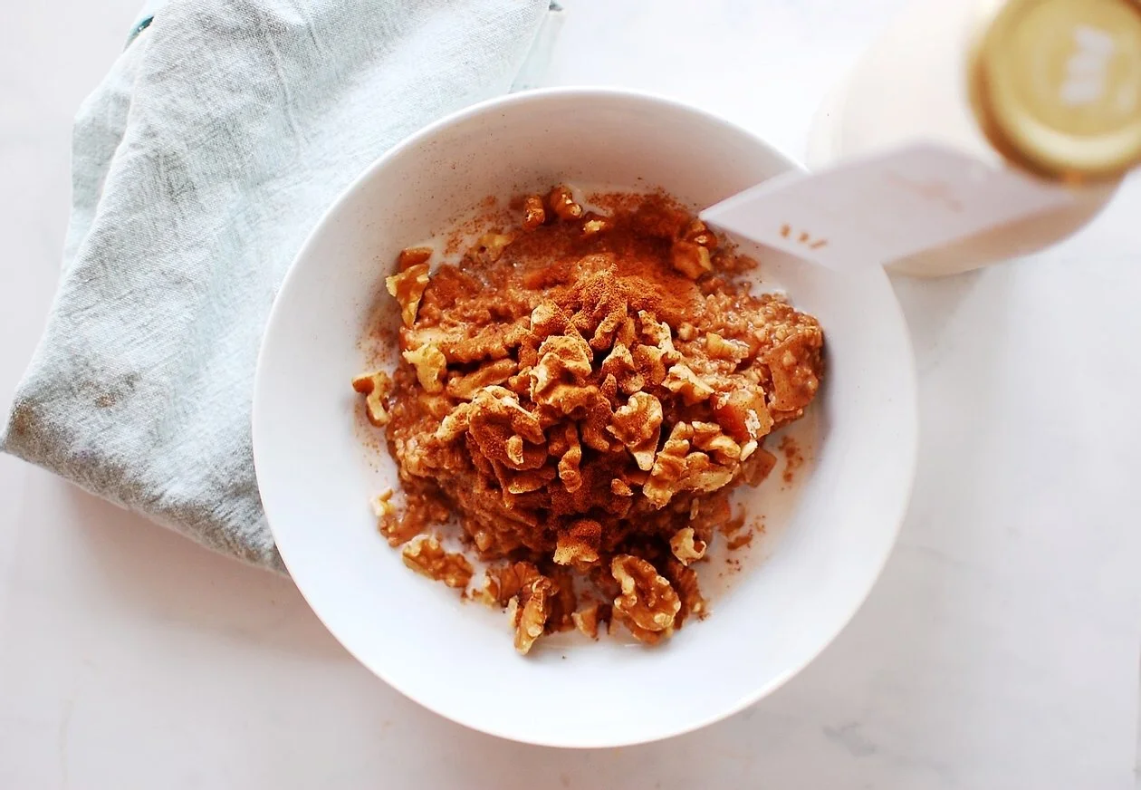 Recipe: Spiced Apple Oats with Nutmeg Mylk