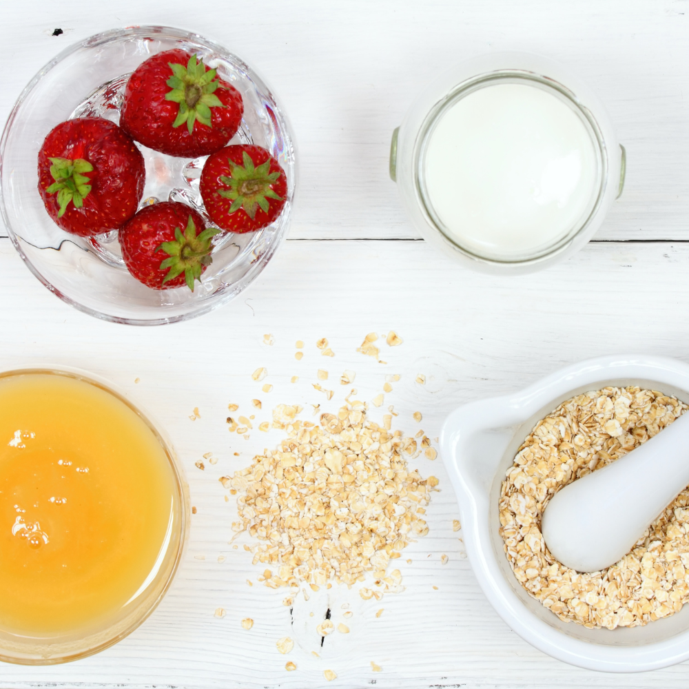Berries and oatmeal face mask for refreshing tired skin
