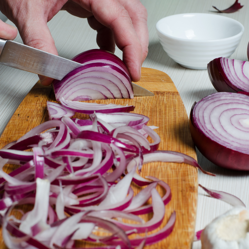 Cutting onions to make ropa vieja