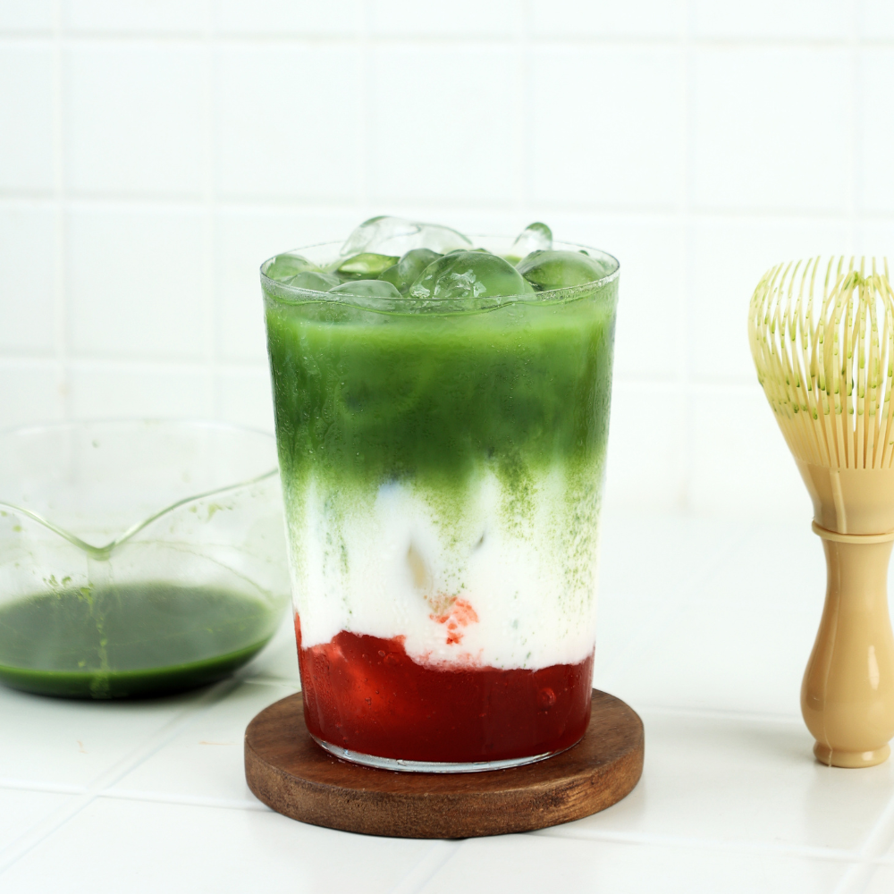 iced-strawberry-matcha-latte.png