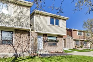 98 Falconer Dr #72, Mississauga, ON L5N 1Y2