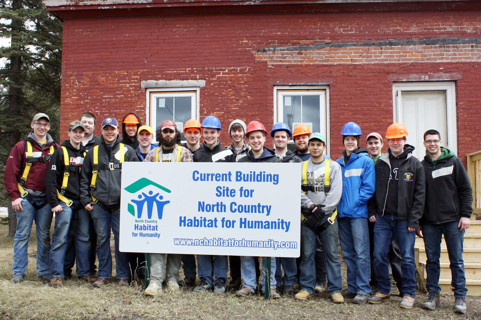 LambdaDU Students Help Habitat for Humanity Project