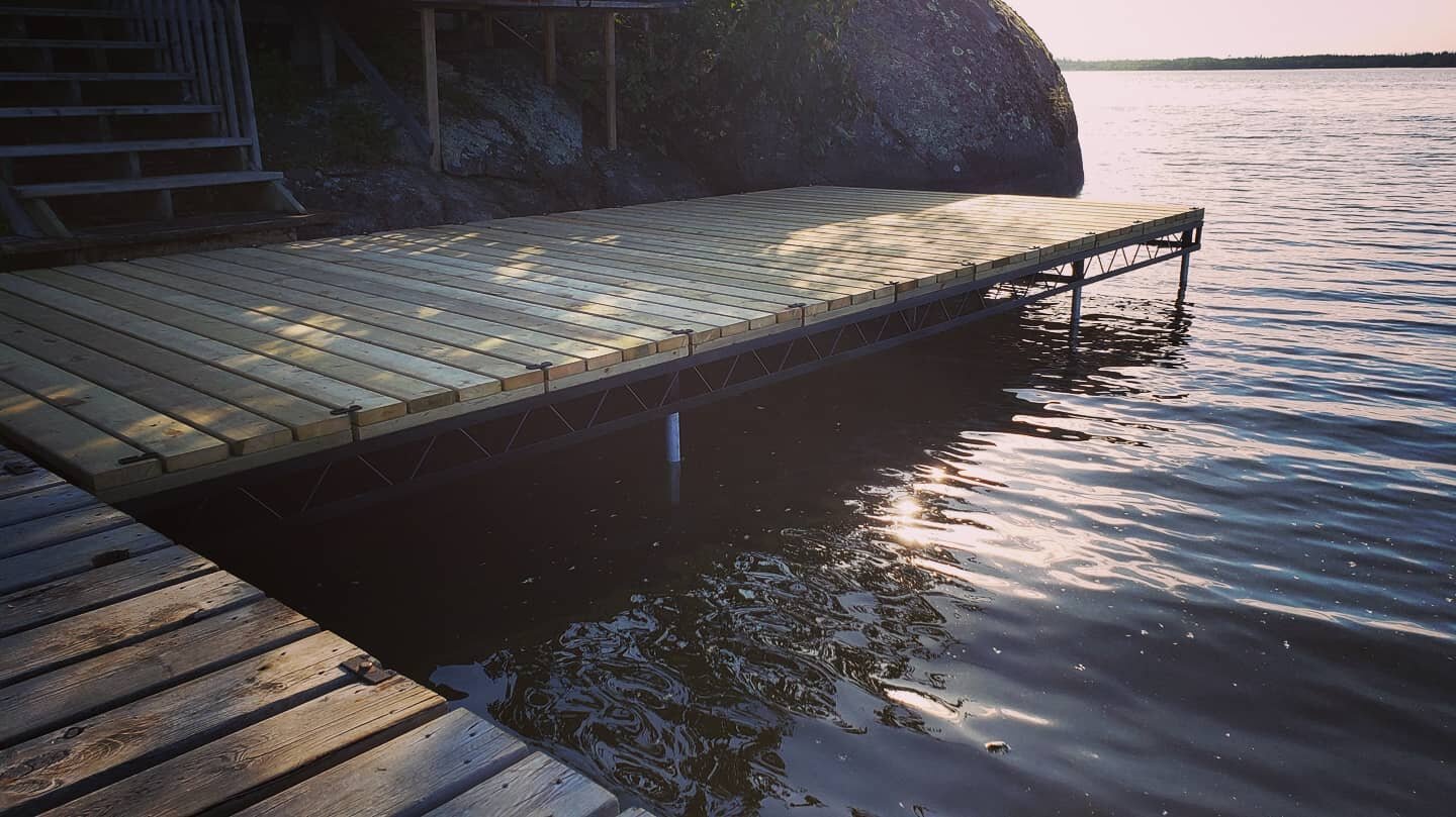 Custom 10'x21' lifting deck built to replace an old failing one. 

As always, you need to get everything you can out of the water before the ice comes.

In this situation, over the water seating was a must, so we made sure it could lift.

#deck #dock