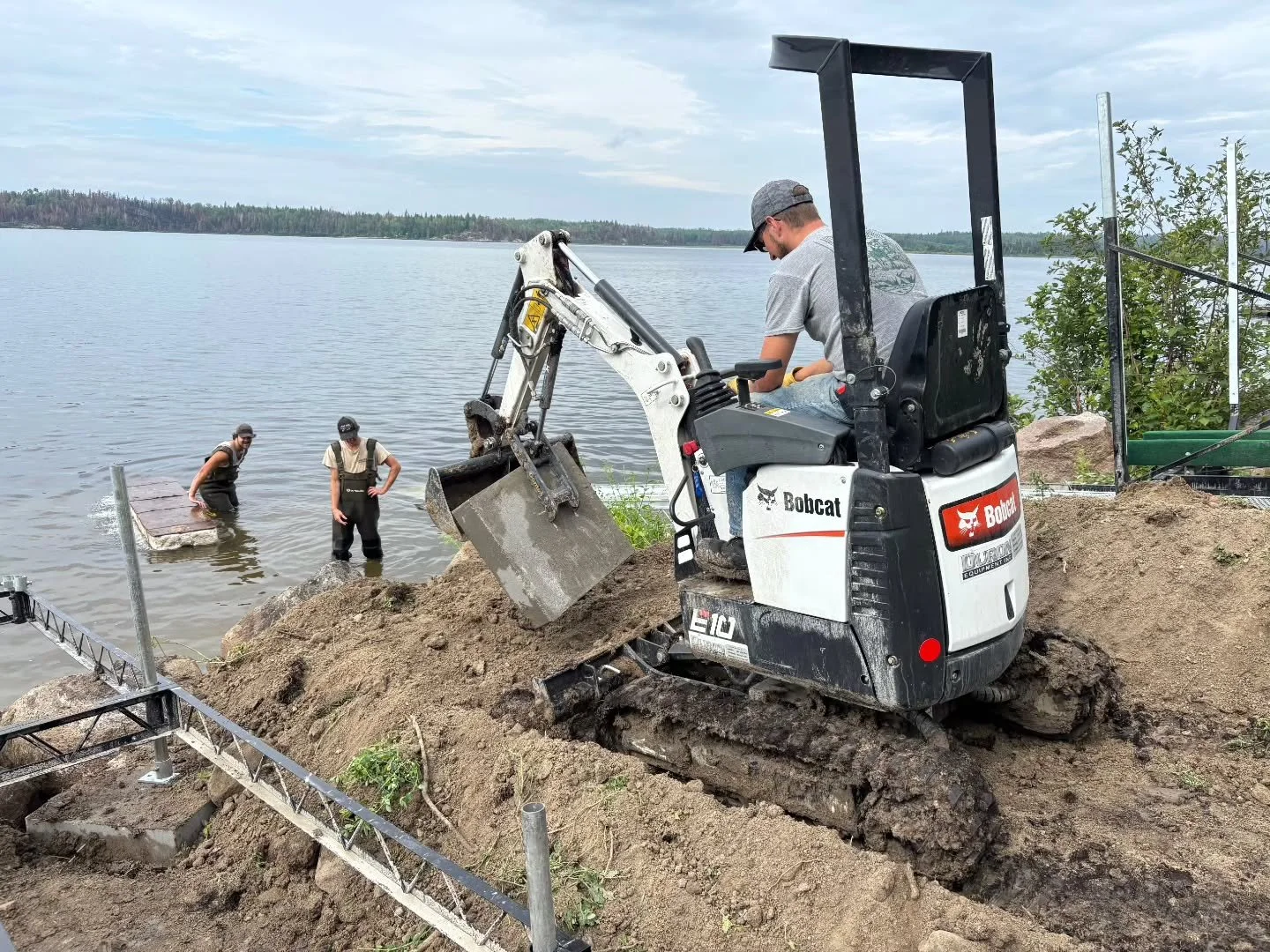 Say hello to our NEW HIRE!
Punching well above it's weight class this Bobcat E10 Micro Excavator is a beast!
It is the smallest excavator money can buy with the ability to narrow its tracks to fit through doorways or anywhere no other machine can a