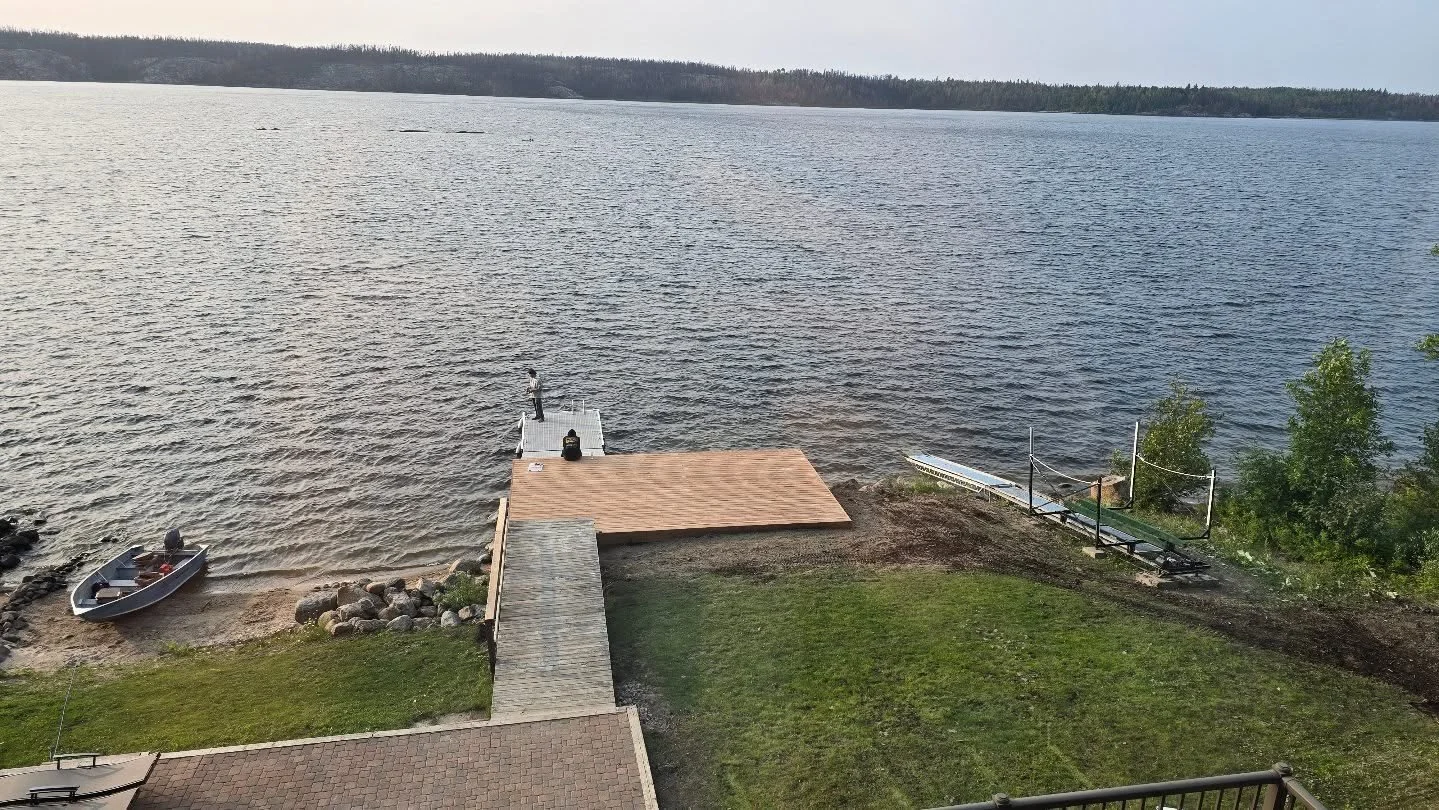 16'x26' Adjustable Steel Deck and 5500lb Boat Rail Lift System complete with a heavy duty shore track and Screen Walkway Kits.
On top of the installation of the new Deck and Boat Lift this site included a complete demolition of the existing lower de