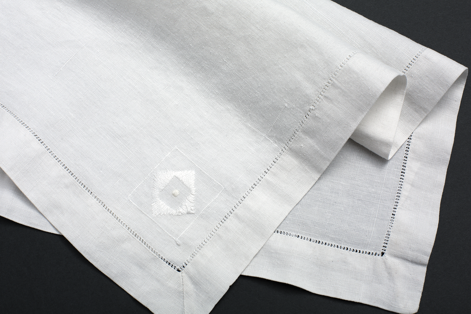 ANTIQUE LINEN NAPKIN SET