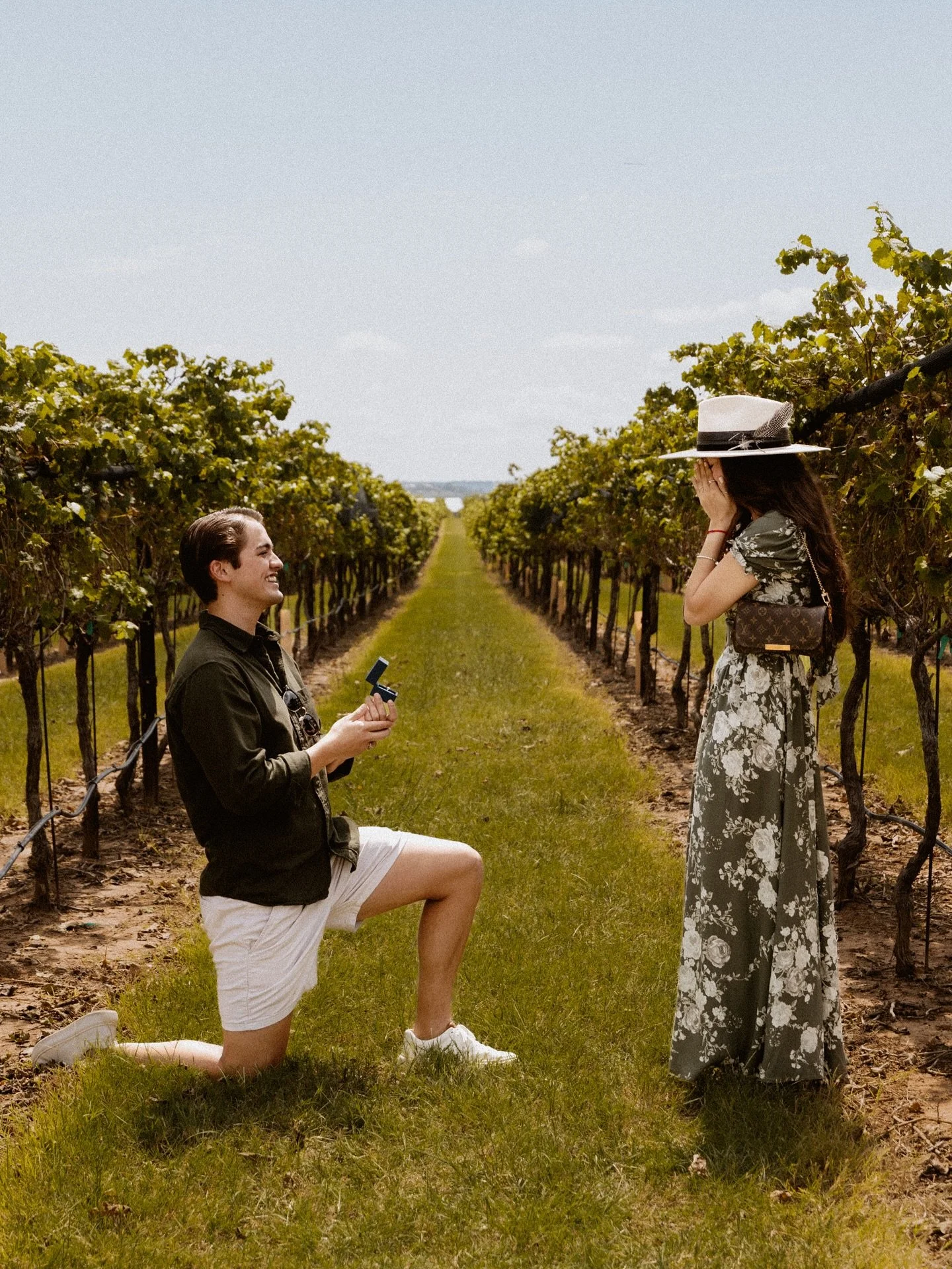 Under the bright Texas sun ☀️, in the middle of the vines at Augusta Vin, he dropped to one knee 💍🍷 No golden hour needed &mdash; this midday proposal was pure magic, and I&rsquo;m so glad I was there to capture every happy tear and laugh! @augusta