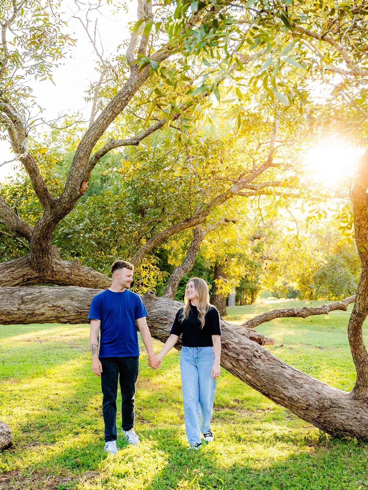 The way these two looked at each other during their sunset engagement session in Georgetown, Texas 🧡🌅 Absolutely glowing &mdash; from the golden light to their smiles, everything about this evening felt straight out of a movie.

There&rsquo;s somet