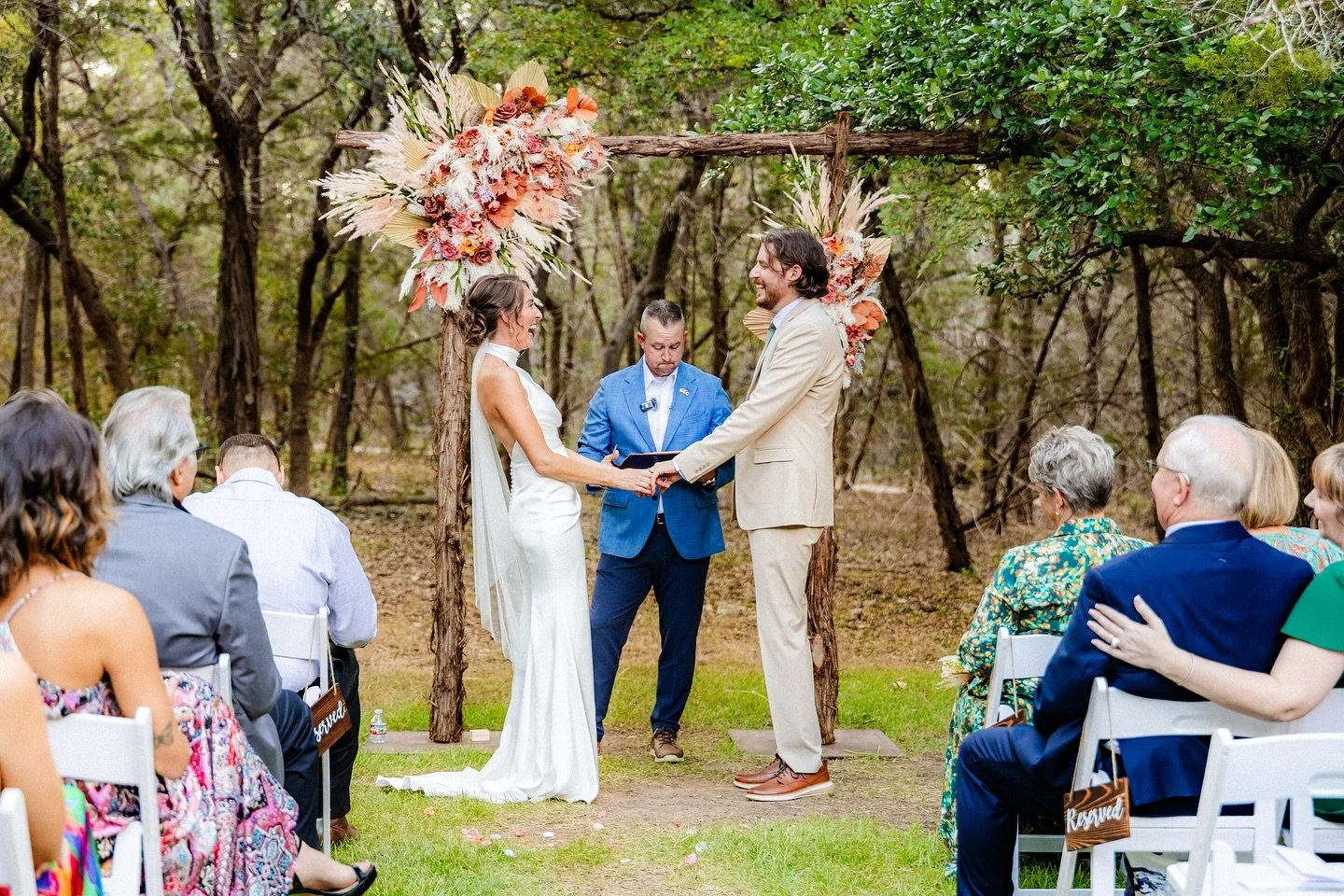 They got married where the air was warm, the trees whispered, and the love was easy.
An outdoor ceremony that felt like home 🤍✨
Venue: @thewildflowerbarn
HMA: @katyreddellbeauty
Rentals: @lavieeventrentals 

#WildflowerBarnWedding #DriftwoodWedding 