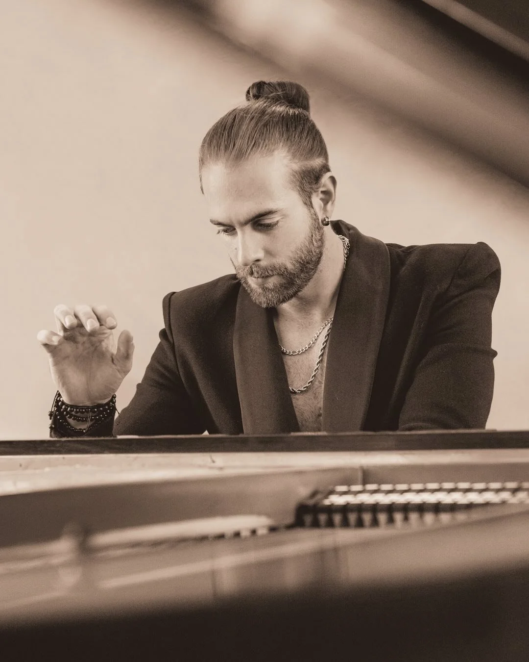 &iexcl;Pen&uacute;ltimo concierto del Ciclo Grandes Oyentes 2025!

🎹 Andr&eacute;s Barrios @andresbarriosoficial 
💃 Nerea Carrasco @nereacarrasco7 
🪘 Kike Terr&oacute;n @kike_terrons 

🏛️ C&iacute;rculo de Bellas Artes @cbamadrid 
🗓️ S&aacute;ba