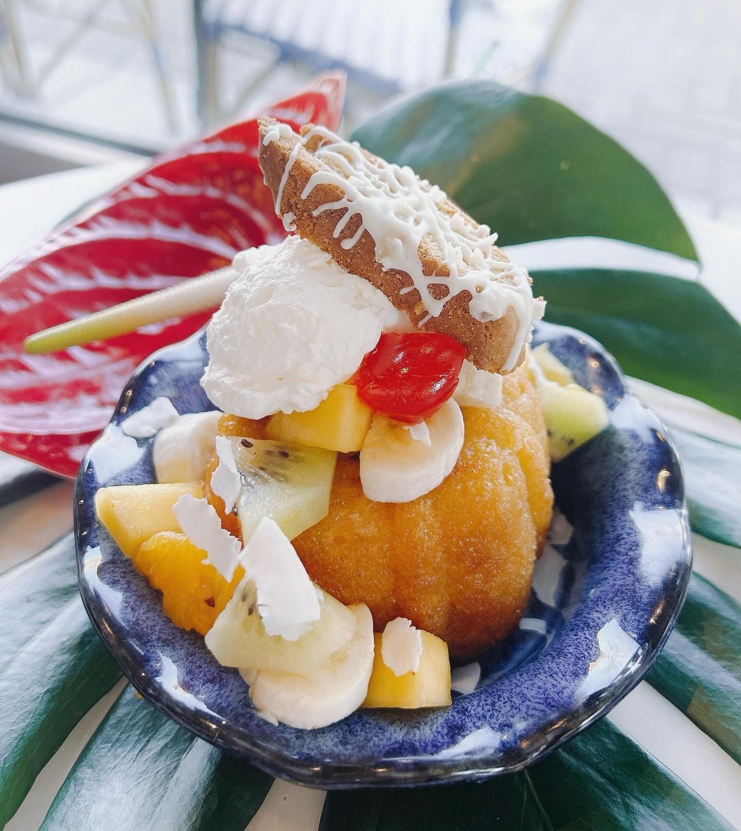 Dessert for this weekend is our chef&rsquo;s Bumbu rum cake! 🎂 

Served with tropical fruit salad, and topped with fresh whip cream &amp; macadamia nut biscotti 😍🍍🥝

Come enjoy before it&rsquo;s eaten up by Havana guests! 🌴

#DowntownArlingtonHe