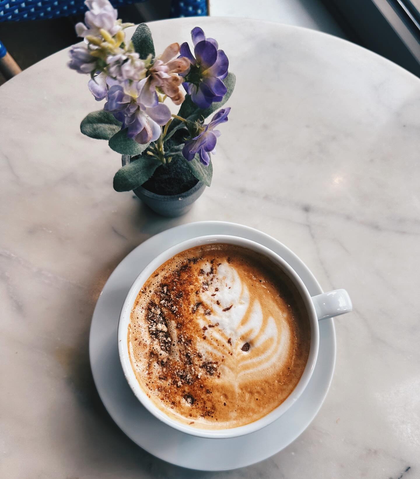 Only a few more days to try our delicious Twix latte and send more proceeds to NAMI Chicago 💐🥰 This donation creation has been the biggest hit! ☕️🍪

$1 of every latte is donated to their organization in support of Mental Health Awareness month &he