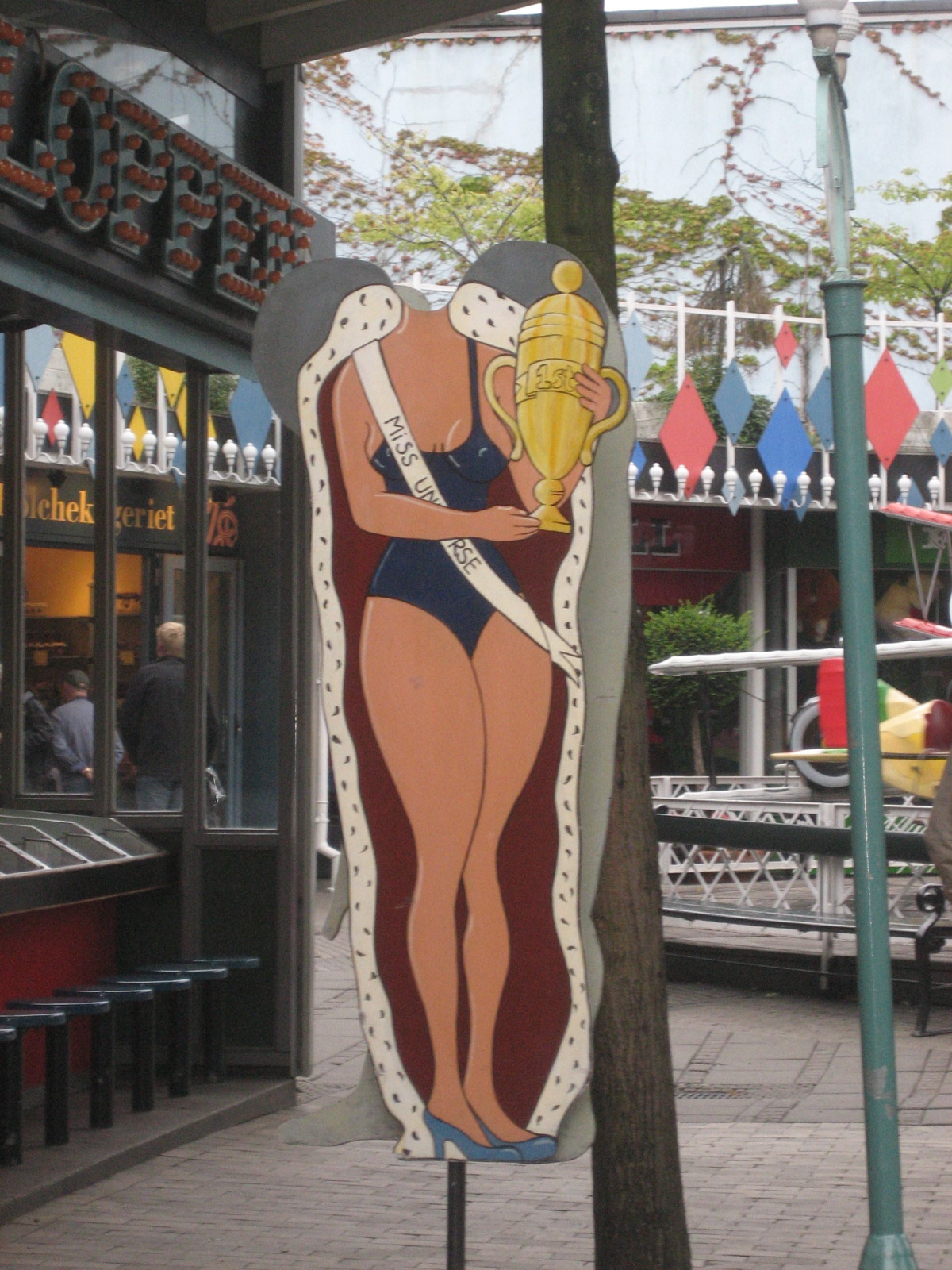 miss universe cut out tivoli gardens