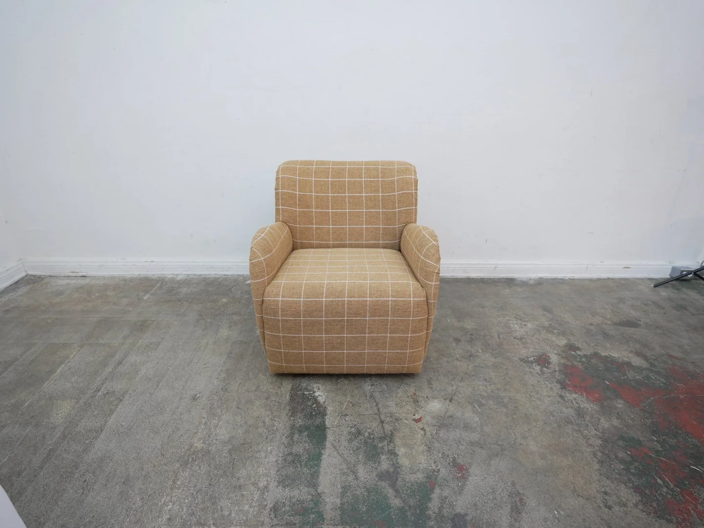 Faro Swivel Chair in Cognac Grid