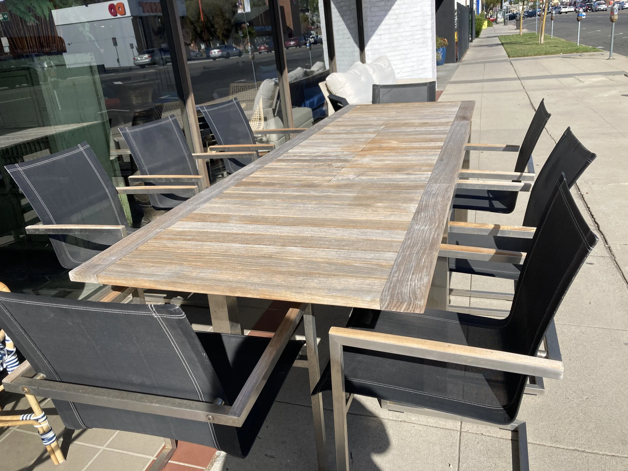 Extending Dining Table w/ 6 chairs