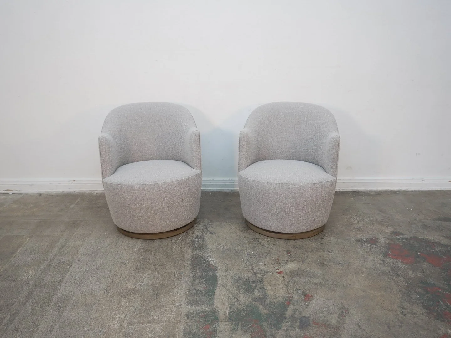 Set of 2 Four Hands Aurora Swivel Chair Gibson Silver Distressed Natural