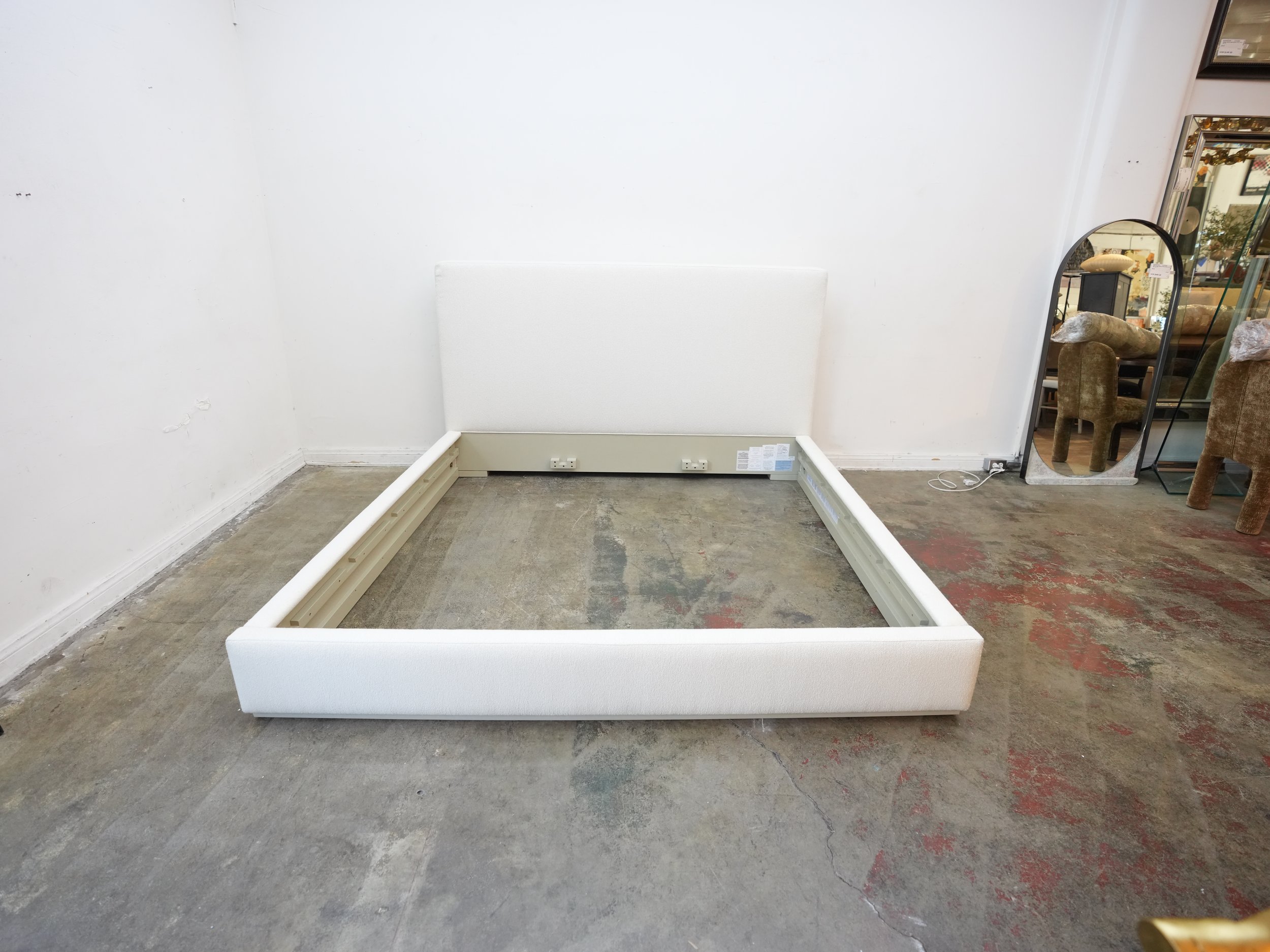 Caracole The Boutique King Bed in Pearl