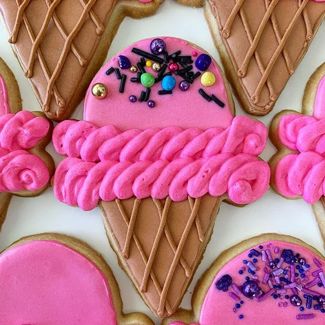 Day dreams and ice creams🍦🍦🍦 #cookies #frosting #bestcookiesever #yummy #sweettreats #denver #dessert #confections #decoratedcookies #customcookies #cookieart #local #shoplocal #royalicingcookies #royalicing #colorado #frostedpeakscookies #denvere