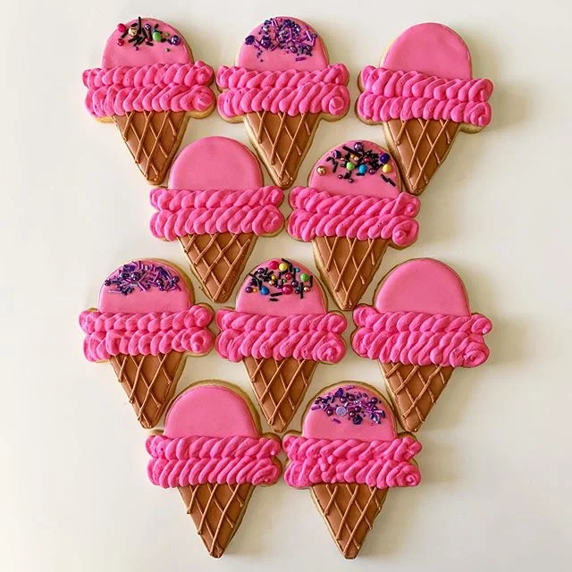 Summers not over yet!! So it&rsquo;s time for some ice cream!! What&rsquo;s your favorite flavor? Mine&rsquo;s @highpointcreamery salty dog chocolate or funfetti or basil with blackberry or coconut cr&egrave;me br&ucirc;l&eacute;e ahhhh there is too 
