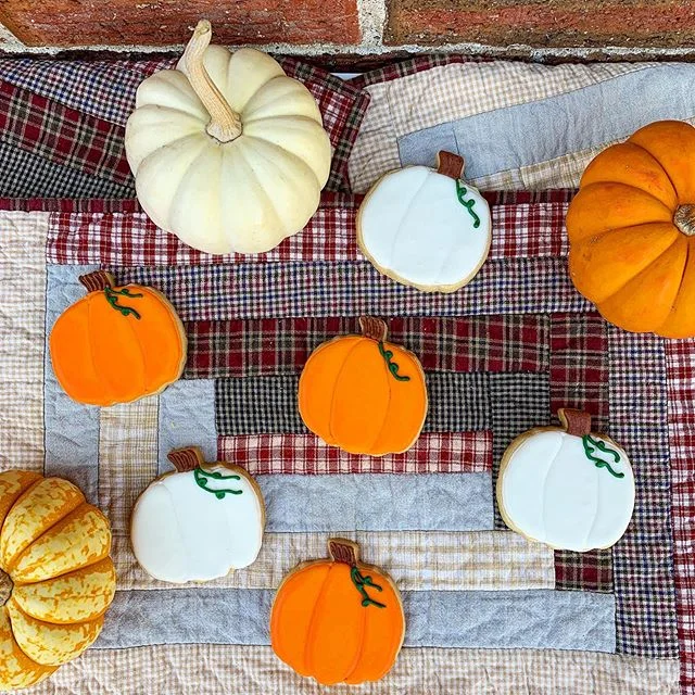 Happy Halloween!!🎃 .
.
.
#cookies #frosting #bestcookiesever #yummy #sweettreats #denver #dessert #confections #decoratedcookies #customcookies #cookieart #local #shoplocal #royalicingcookies #royalicing #colorado #frostedpeakscookies #denvereats #d