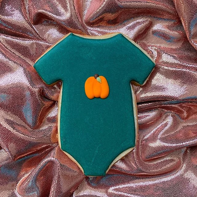 All fall babies should be called little pumpkins!!🍂
.
.
.
#cookies #frosting #bestcookiesever #yummy #sweettreats #denver #dessert #confections #decoratedcookies #customcookies #cookieart #local #shoplocal #royalicingcookies #royalicing #colorado #f