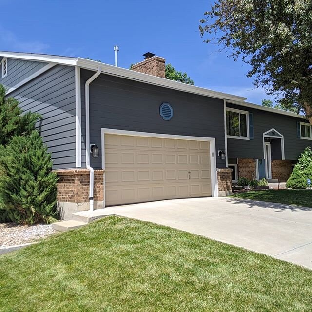 New James Hardie color plus siding has transformed the look of this home, making it feel New again from the outside! The homeowner no longer has to worry about birds ever again, or painting her siding for many many years.

Here at #MyBuilderColorado 