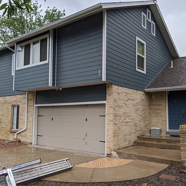 Our latest siding project features Evening Blue #JamesHardie #ColorPlus lap siding with Arctic White trim... Are you ready to upgrade your exterior? 
Here at #MyBuilderColorado we love helping make your Colorado Dream Home come to a reality. We can a