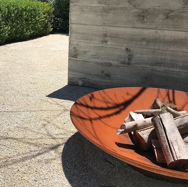 If you are interested in 🔥 fire pits come along to the Auckland Garden Design Festival this weekend. This garden in Orakei constructed by Second Nature Gardens and designed by me an example of 18 professionally designed gardens open for inspection.
Proceeds go to charity 
#aucklandgarden#aucklandlandscapes #aucklandlandscapedesign