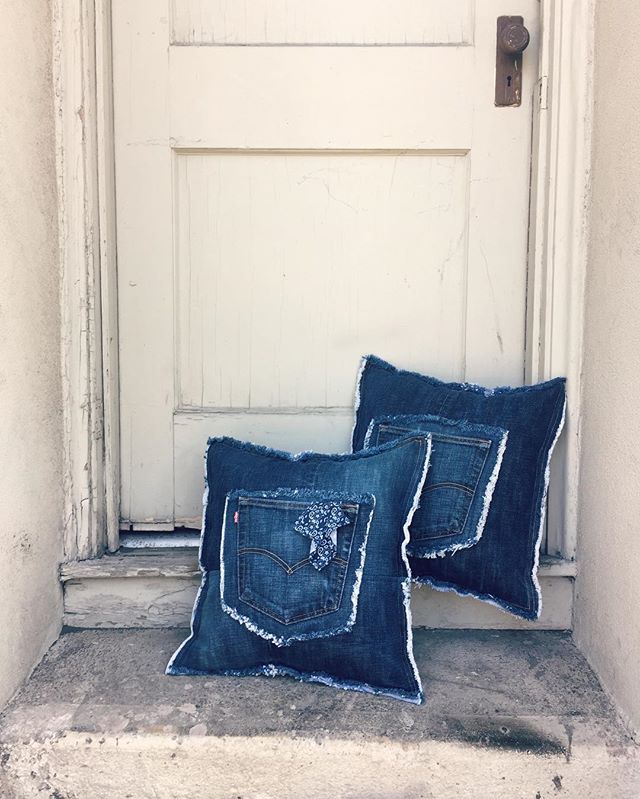 We have two custom made denim throw pillows up for sale. $55 each plus shipping.
.
.
.
#bend #oregon #denim #sewing #bendoregon #handmade #custom #oregonmade #maker