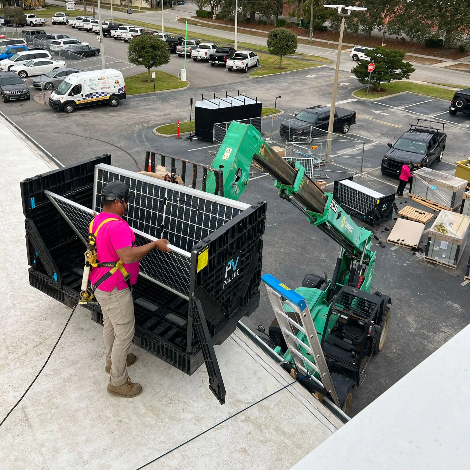 commercial-installer-uses-pvpallet-solar-panel-pallet-on-roof
