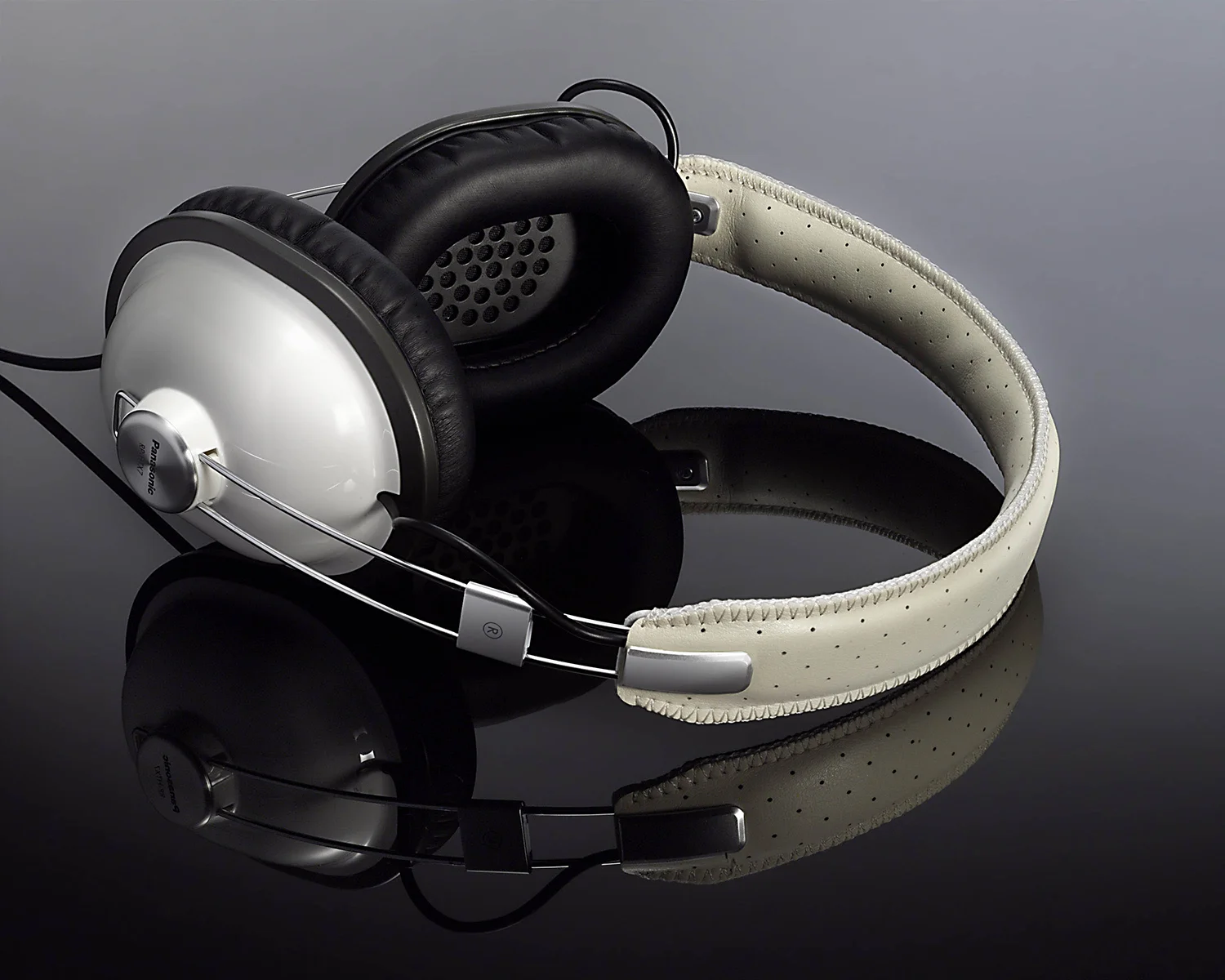 06_Headphone_Final.jpg
