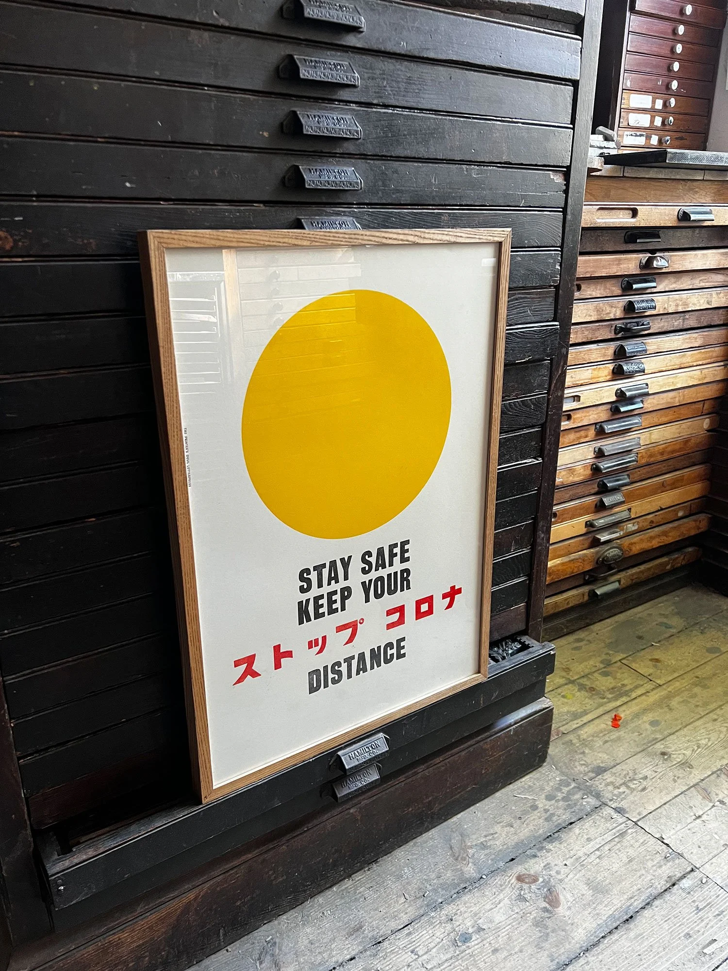 STAY SAFE KEEP YOUR DISTANCE (ストップ　コロナ)  YELLOW DOT