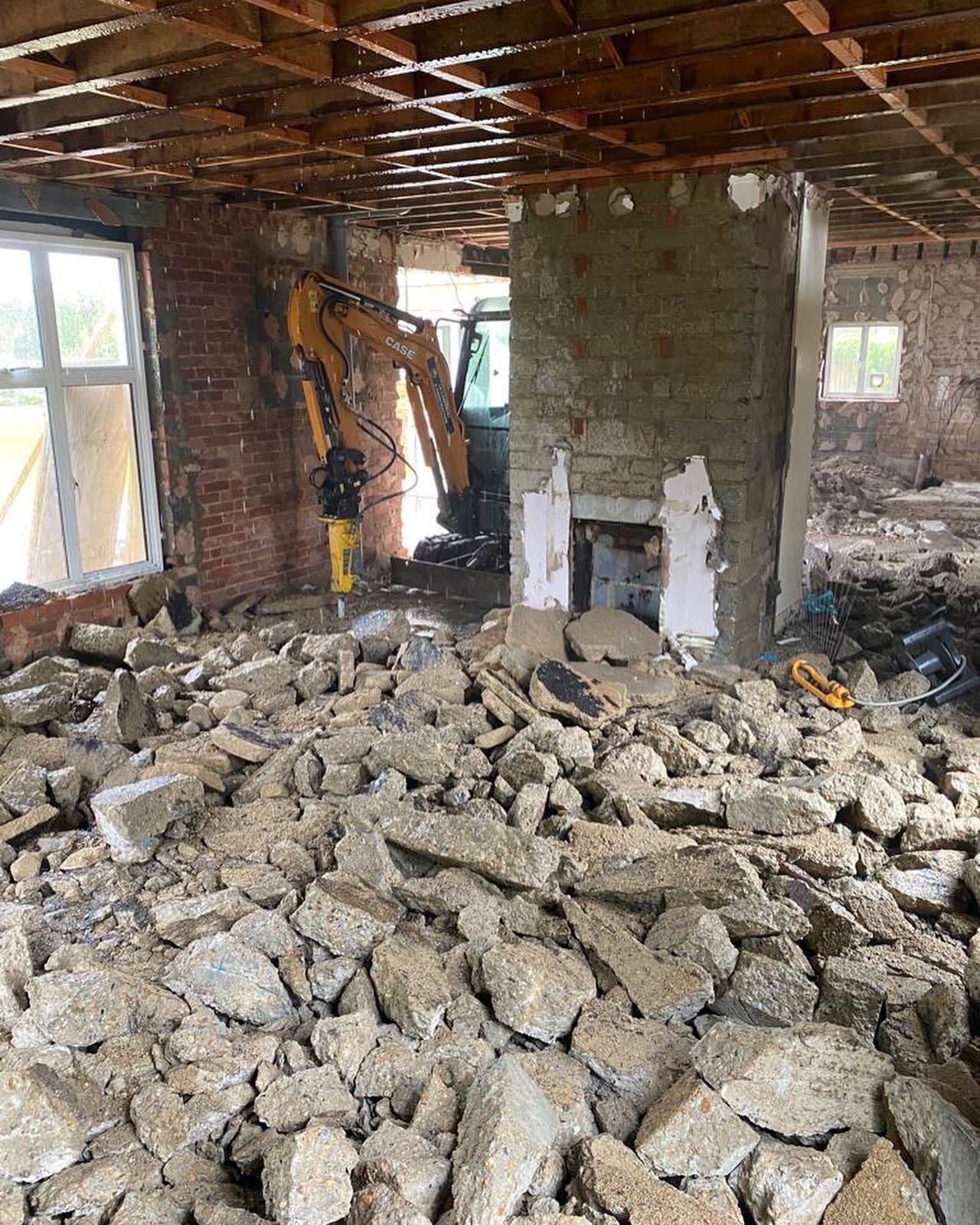 It was loud, it was dusty &amp; it now needs a bit of a hoover - but another big job on our Stockbridge project is almost complete! #lacarpentryandconstruction #construction #demolition #renovation #hampshire #stockbridge #concrete #building #homeimp