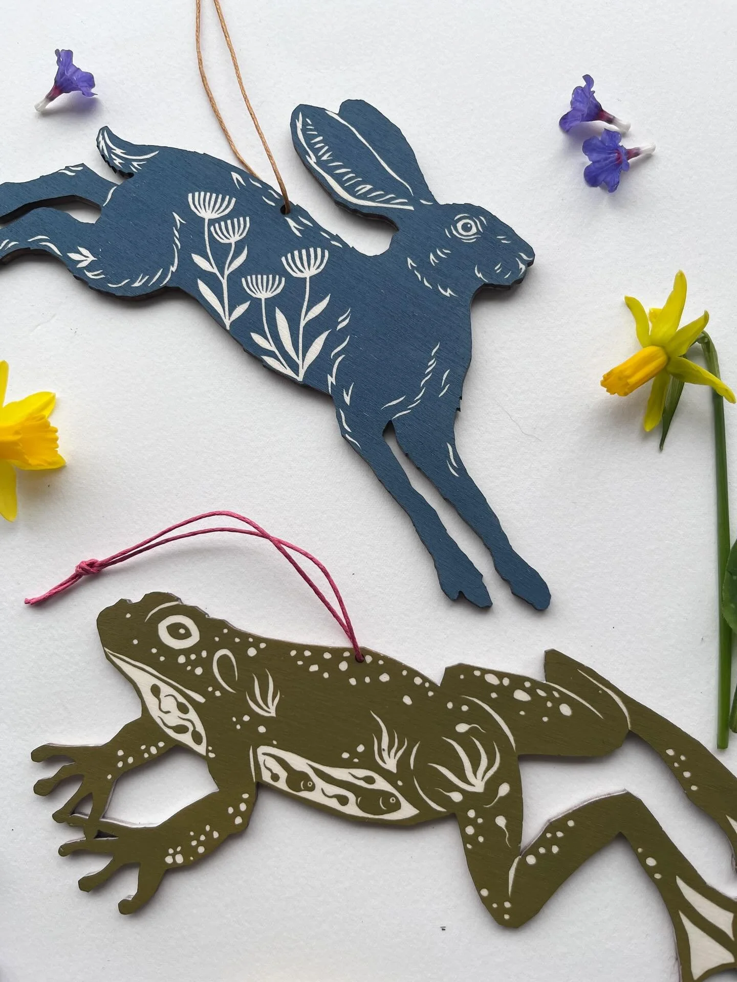 New Hare &amp; Frog decorations are now available on our website. Inspired by all things spring! 🌿

Each one is hand printed in our studio and tied with waxed cotton thread ready to decorate your home. Packaged in a translucent paper envelope they m