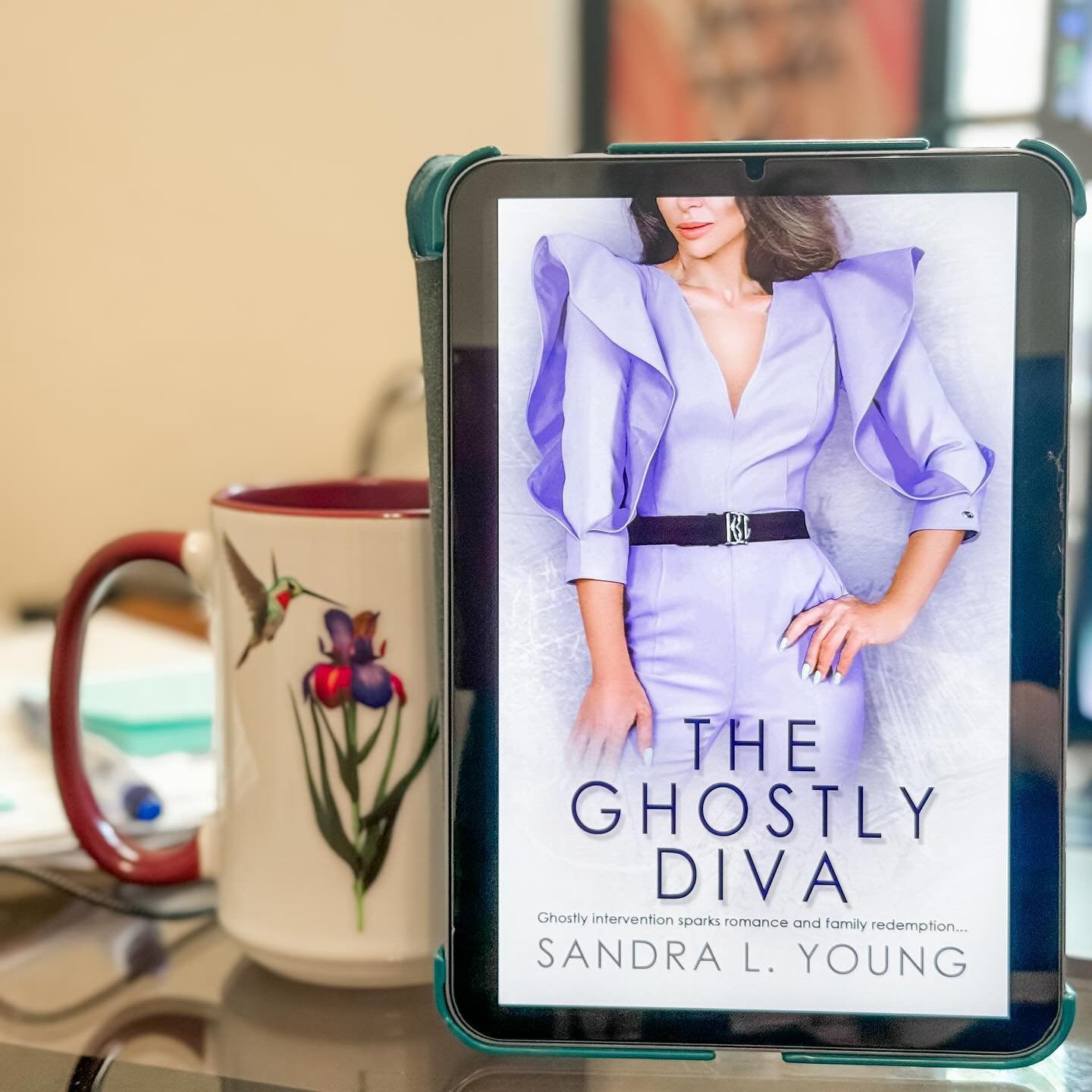 ✨New on my kindle today! ✨

The third book in @sandrayoung_author &lsquo;s Divine Vintage series (of 3 interconnected novels), that I&rsquo;ve enjoyed - with ghostly elements, dual timelines delving into the past, vintage fashion and a good dash of r