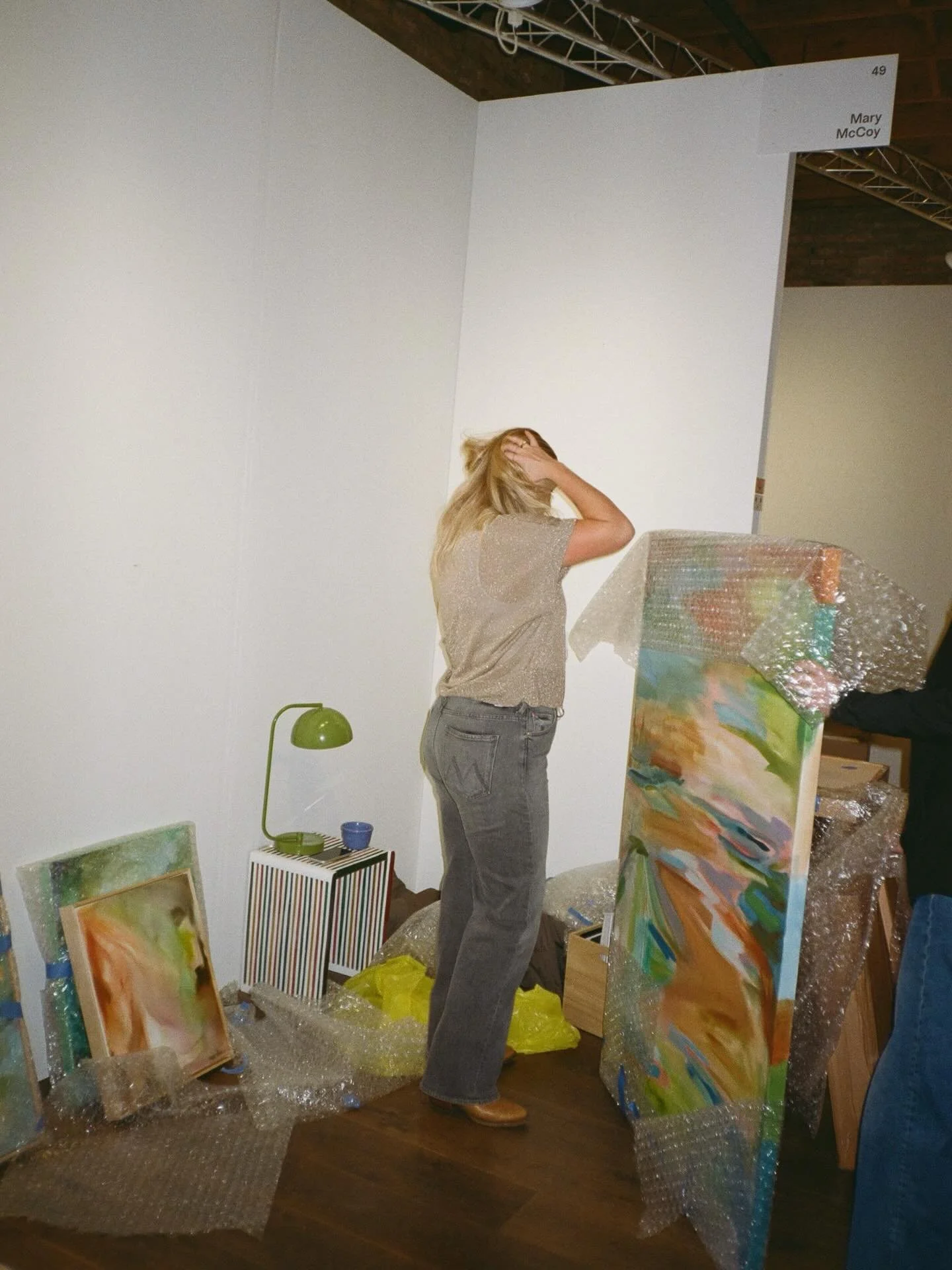 more of Chicago on film ❣️ 

Thanks for the photos @carlson_kay + a fun bonus shot of us helping @keeryfineart avoid getting a ladder to take down the show, who needs one! 

🫶