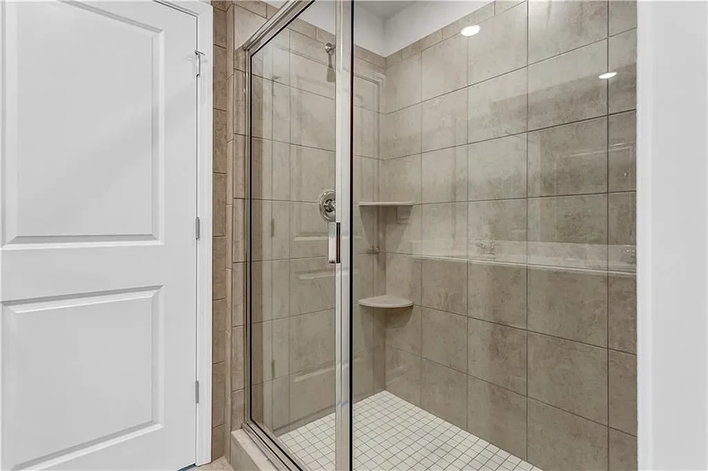 Master bed bath 2.webp