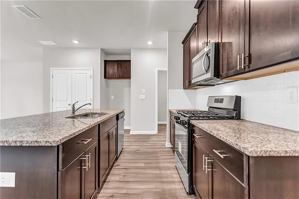 Kitchen 3.webp