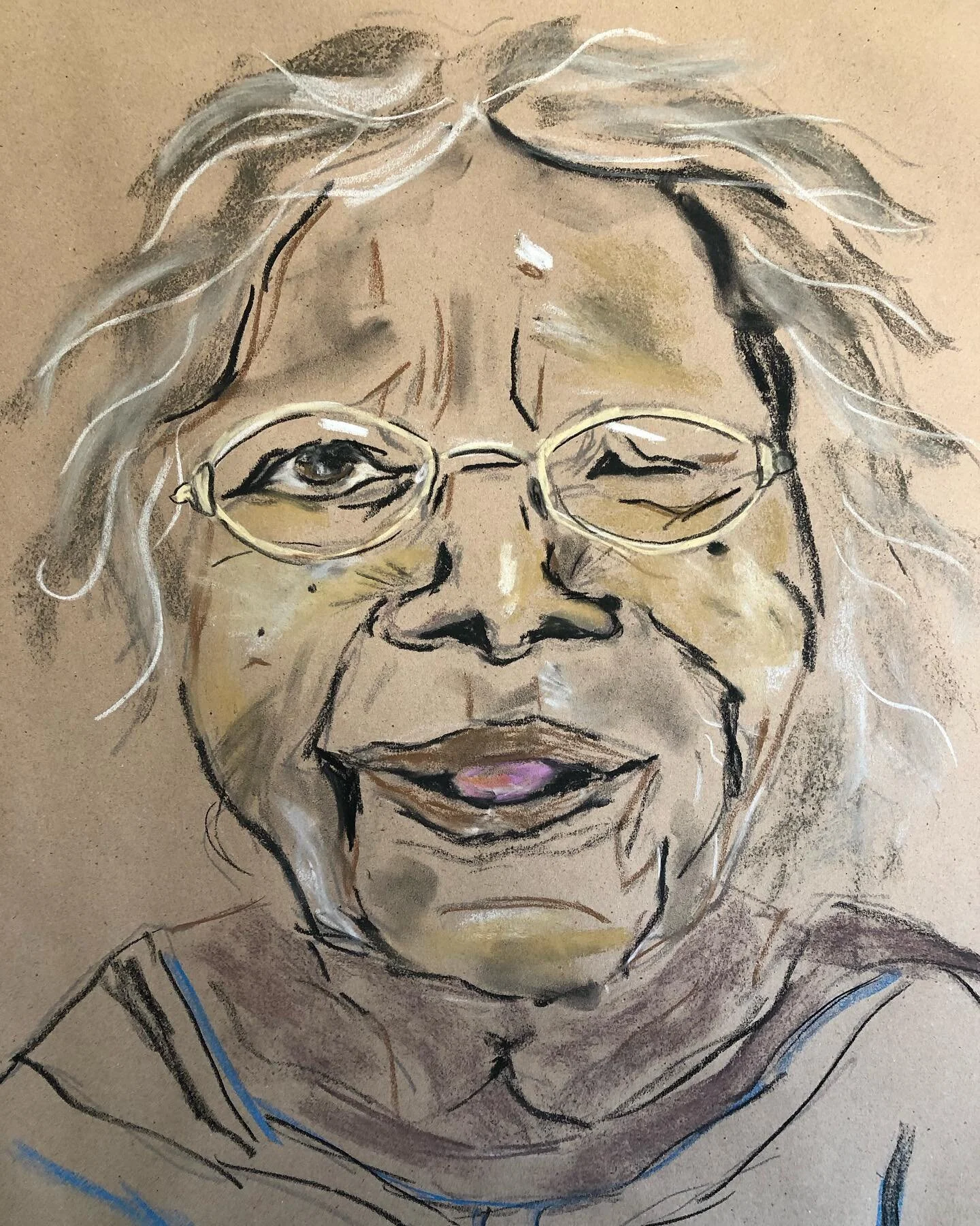 Couple of quick sketches of Queenie, whose smile will always make you smile. 💜 👑