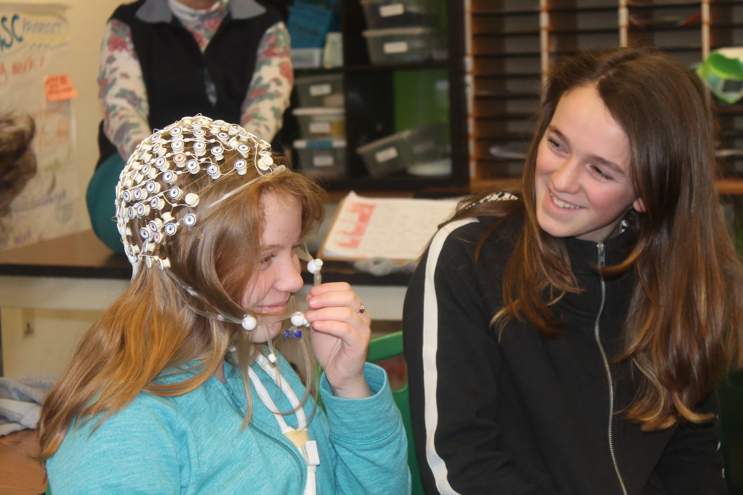 7th graders at the Four Rivers Charter School in Greenfield, MA, learn about EEG caps as we discuss how neuroscientists study attention (Spring 2018) 