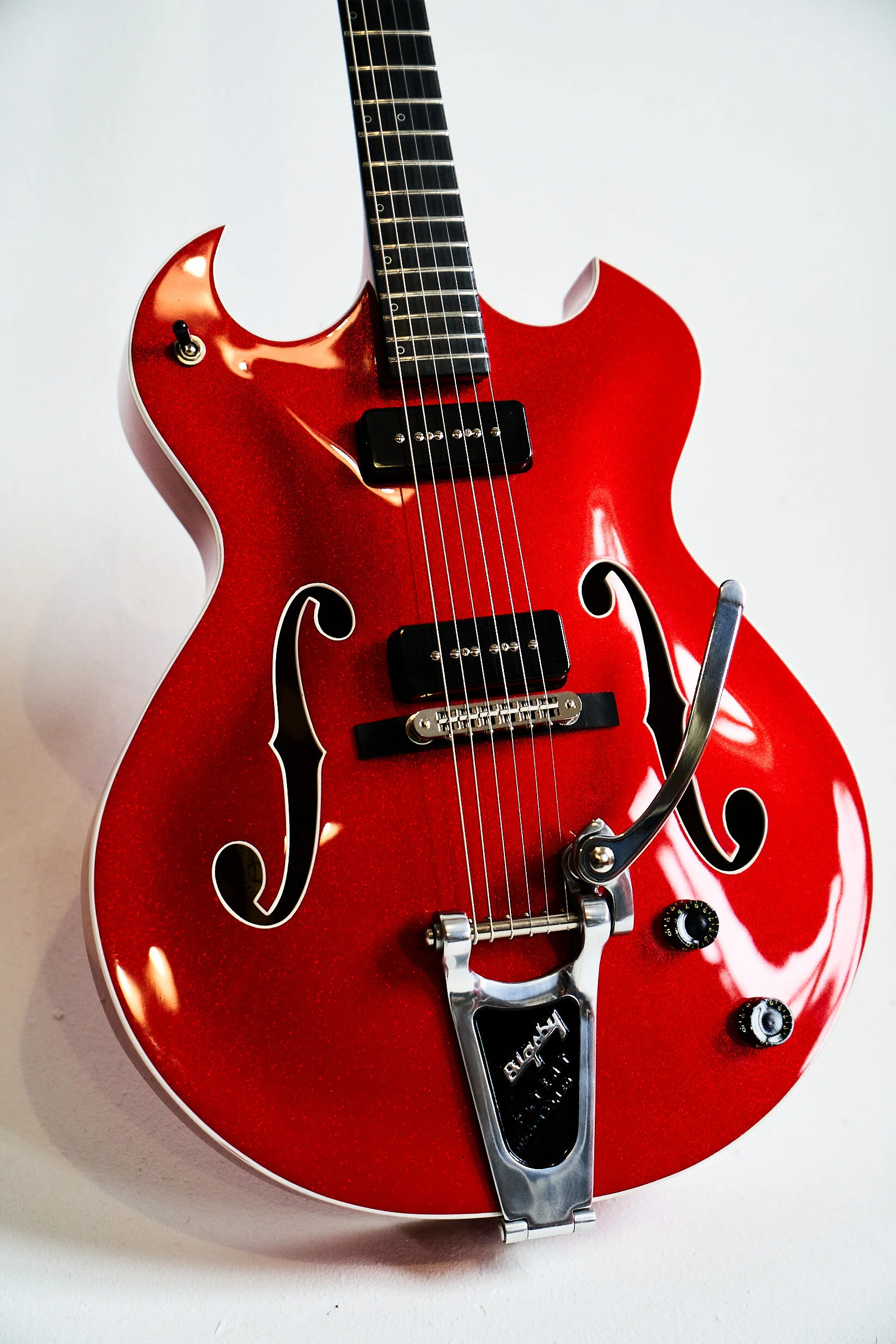 BlastCult_HollowBody_Guitar4103.jpg BlastCult_HollowBody_Guitar4103.jpg