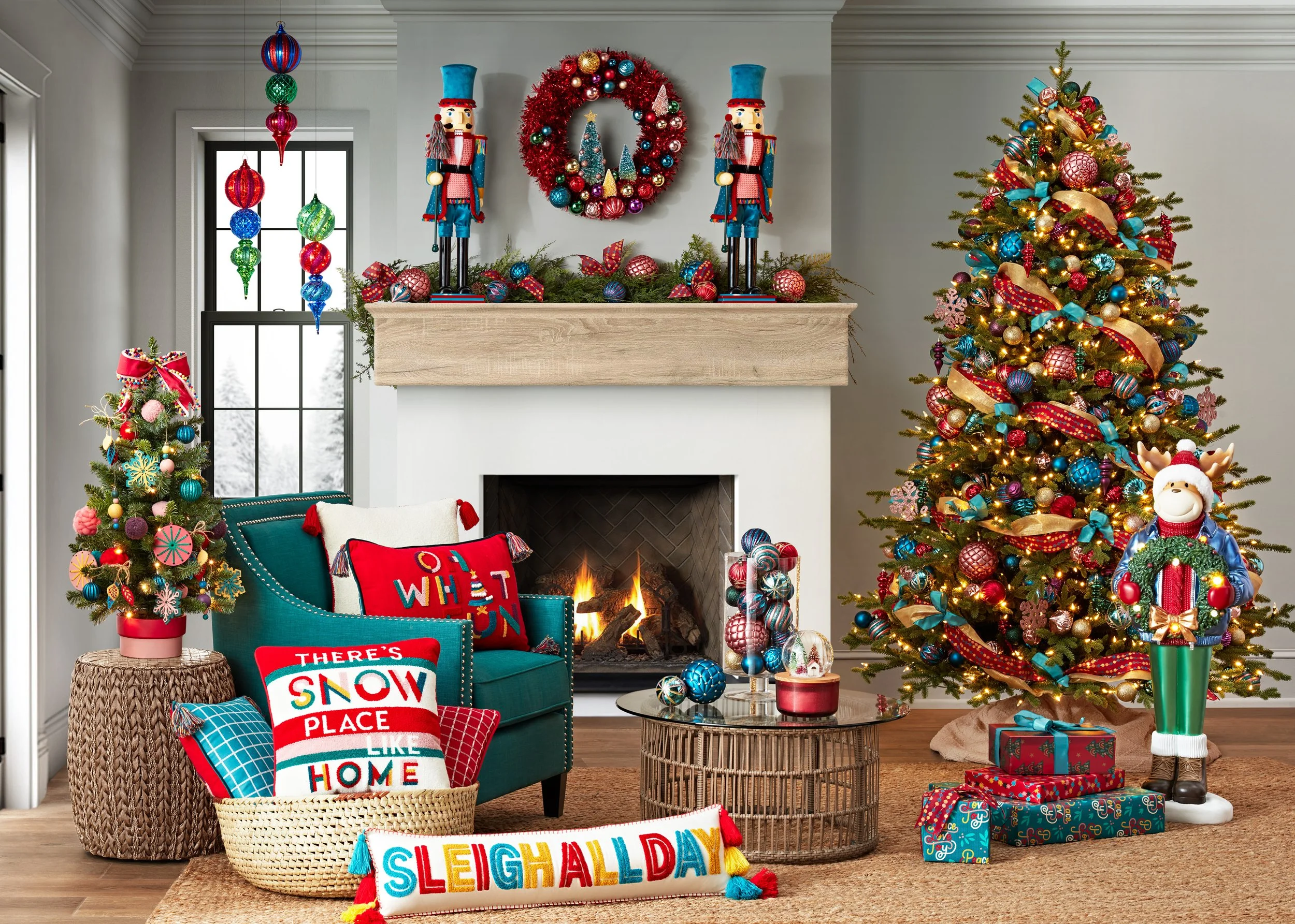 Holiday_indoor_vignette_joy_to_the_world_2023.jpg