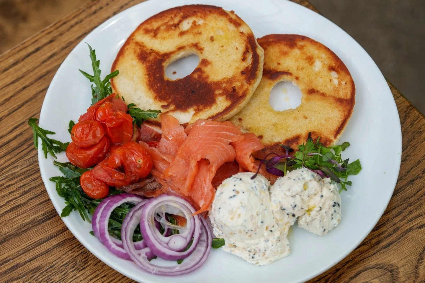 // Have you tried our lox and bagel plate? // Featuring smoked salmon, a toasted bagel, everything schmear, shaved red onions, roasted tomatoes, chives, and crispy capers // Available every Sunday for Brunch at Pilot Project //

#MilwaukeeBrunch #Lox
