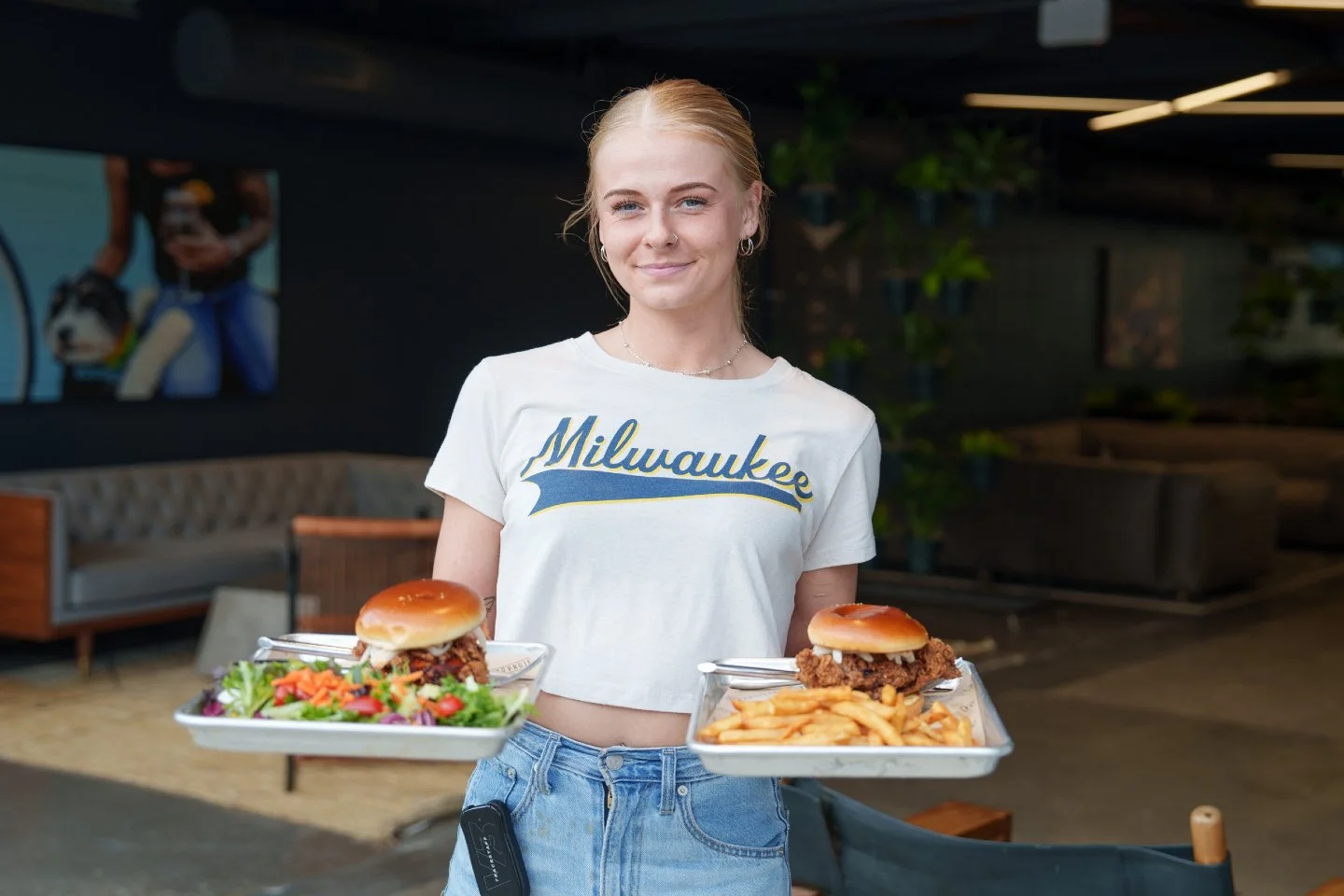 // Order a burger. Thank us later. // 

#pilotprojectbrewing #milwaukee #milwaukeerestaurants #mkeeats #mkemycity