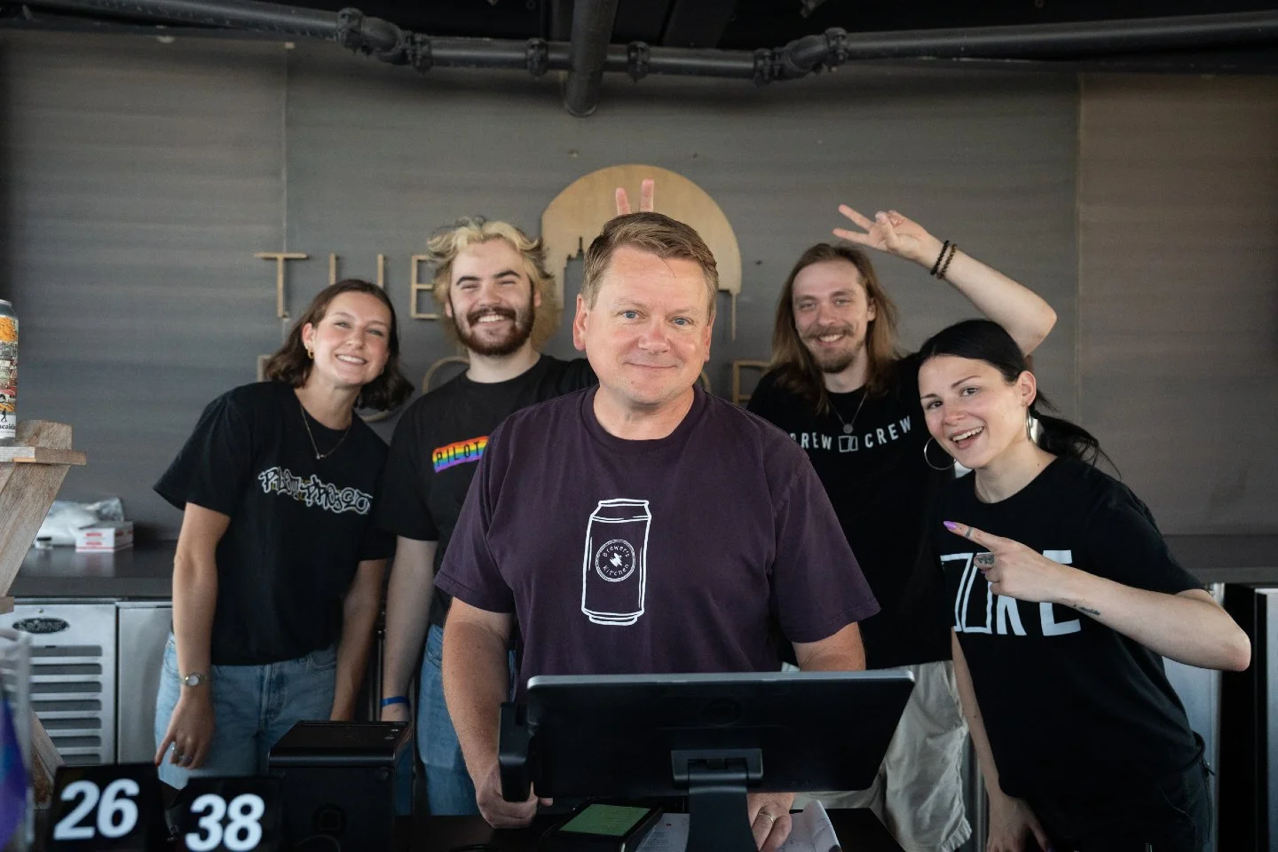 // Could it be? The rooftop is open and fully staffed? Guess you'll have to come and find out... //

#milwaukee #mkemycity #milwaukeerooftopbar #milwaukeerooftop #exploremke
