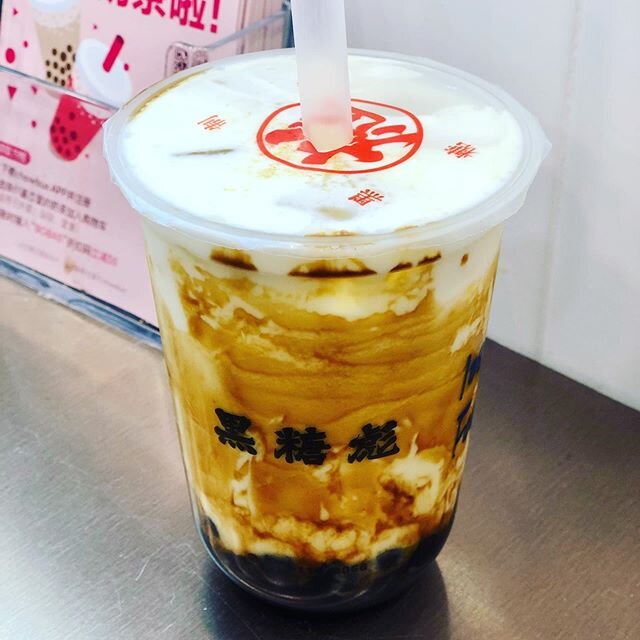 Working in Manhattan has its perks. Have you tried the brown sugar bubble tea at @biaosugar.usa? It&rsquo;s a caramelized, creamy flavor explosion. Highly recommend for the afternoon energy crash. #bubbletea #brownsugarbobamilk #brownsugarmilktea #te