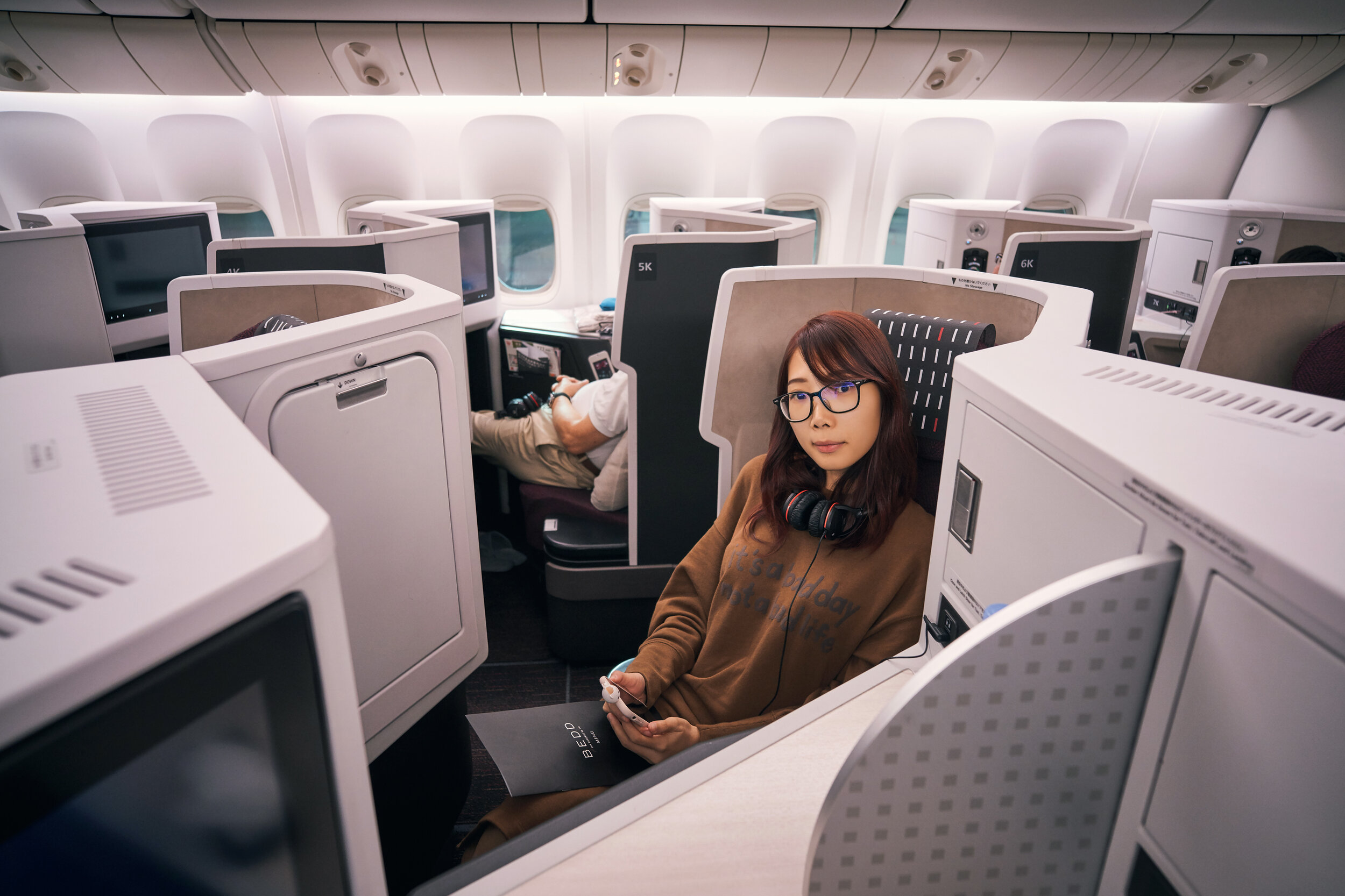 Japan Airlines Sky Suite Business Class Review (787-8) Osaka to Los Angeles  - TravelUpdate