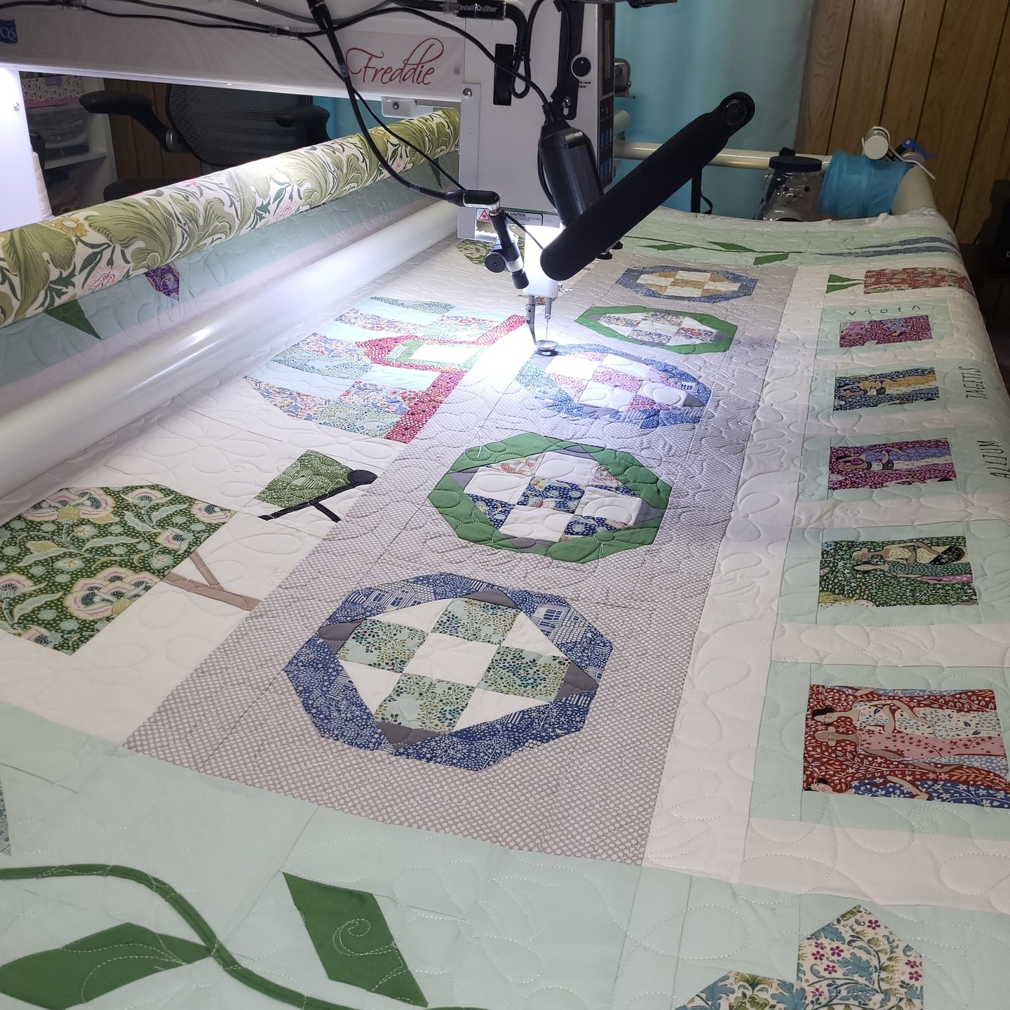 It's Freddie Friday!! 🎉🎉

I always love quilts with Tilda fabrics! The fabrics have such delicate designs and the colors are a little more subdued; they're just gorgeous!

Lisa blew me away by filling this quilt with hand-embroidered details, too!
