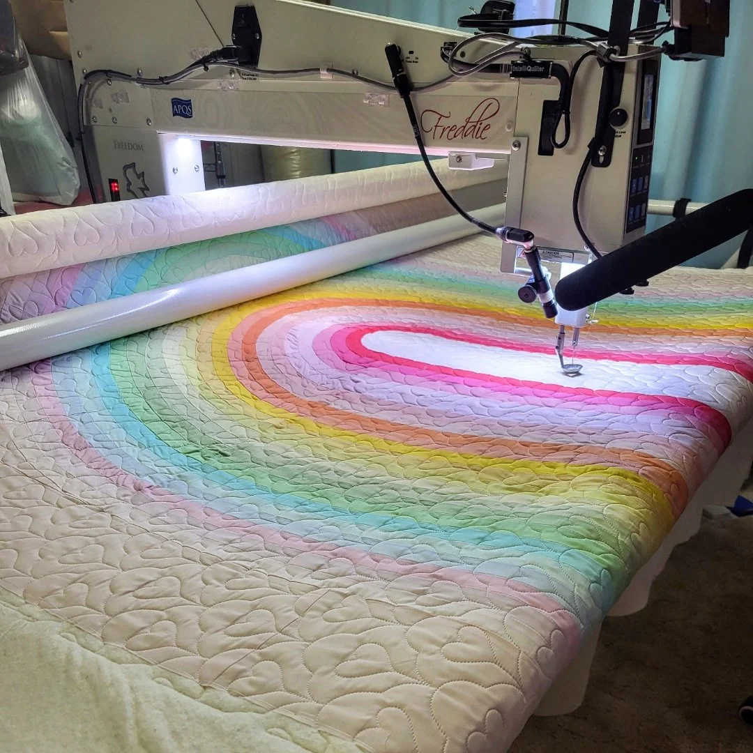 Inara is a new local client who found me and I was in awe of this rainbow!!! It uses 24 different @artgalleryfabrics solids! WOW!!

We went through a few different pantograph ideas before Inara landed on truly the perfect one for her quilt!

It's Hea